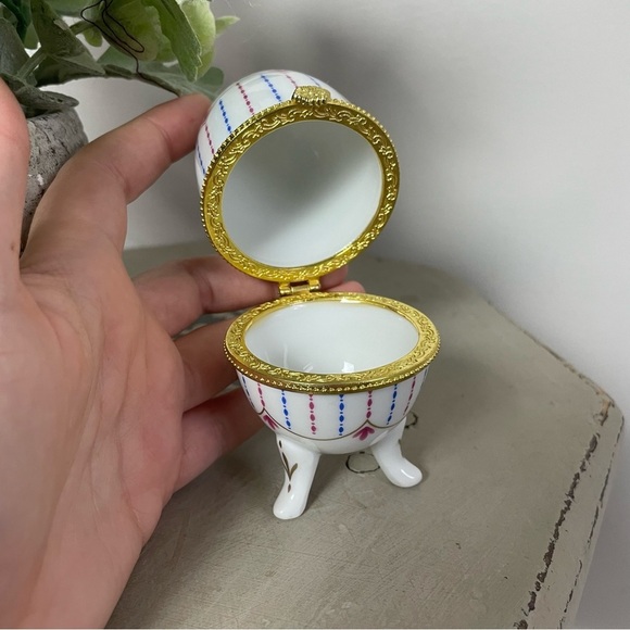 Vintage White Ceramic Victorian Egg Shaped Trinket Box Faberge Egg Inspired - Picture 3 of 3